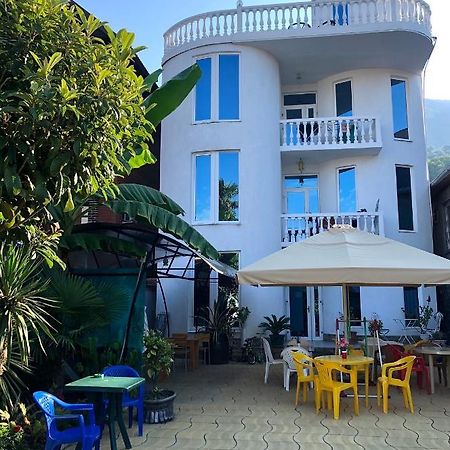 Emiliya Guest House Gagra Exterior photo