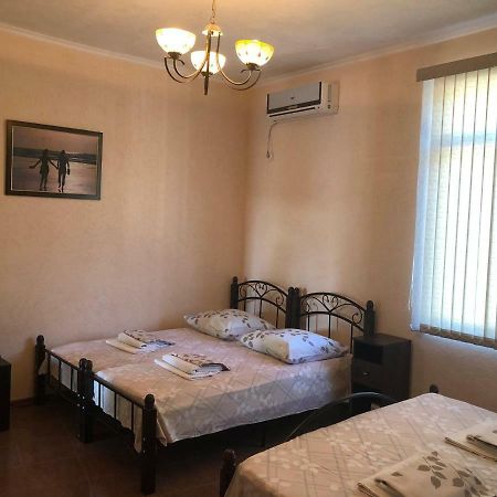 Emiliya Guest House Gagra Exterior photo