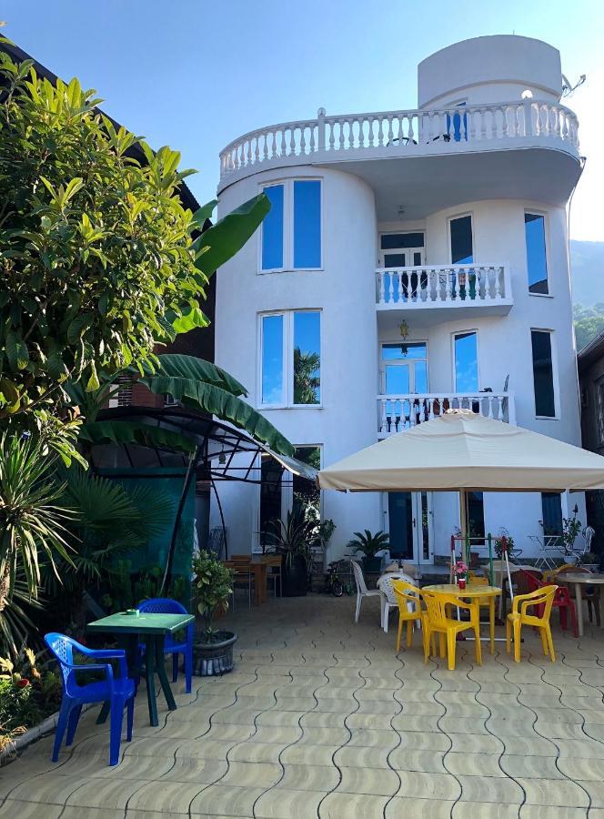 Emiliya Guest House Gagra Exterior photo