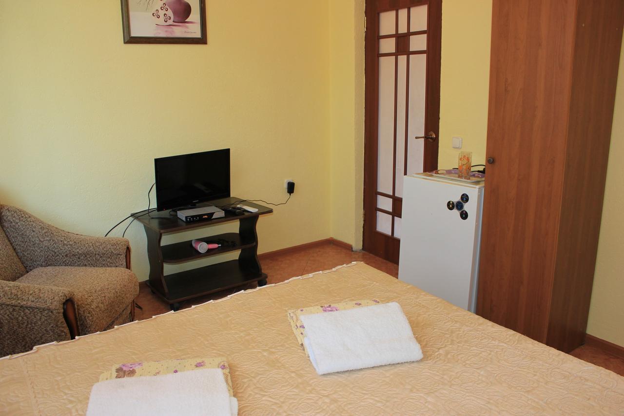 Emiliya Guest House Gagra Exterior photo