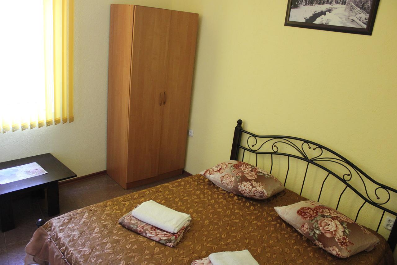Emiliya Guest House Gagra Exterior photo