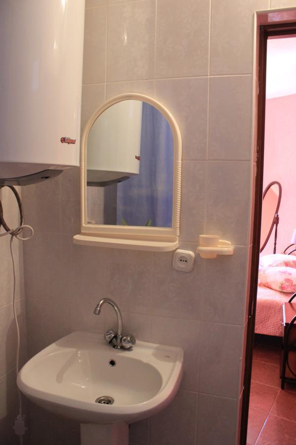 Emiliya Guest House Gagra Exterior photo
