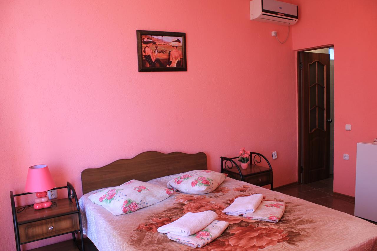 Emiliya Guest House Gagra Exterior photo