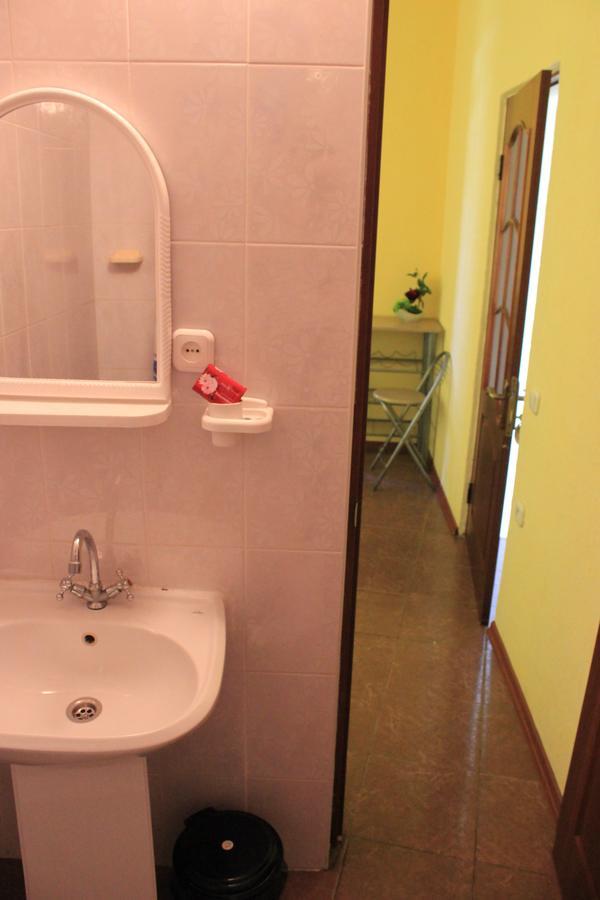Emiliya Guest House Gagra Exterior photo