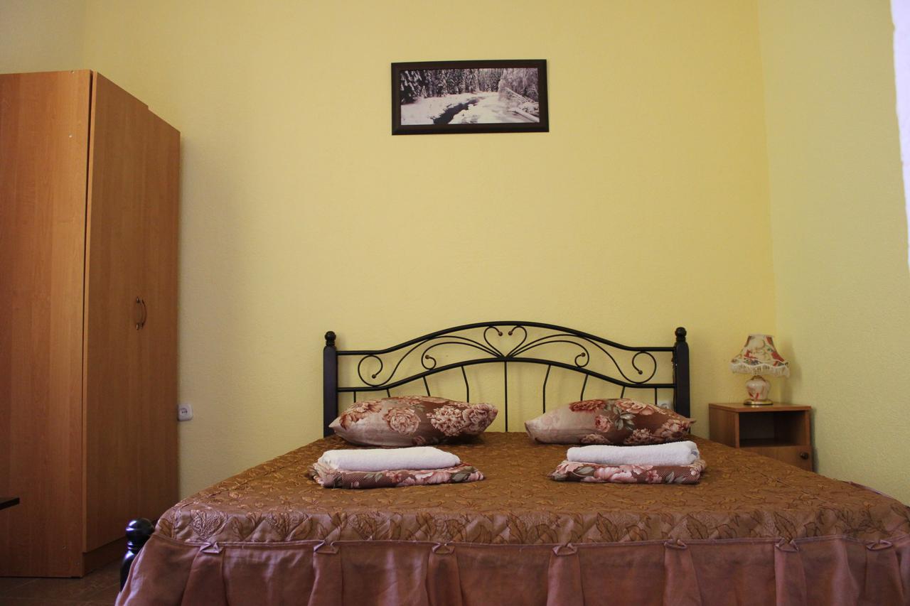 Emiliya Guest House Gagra Exterior photo