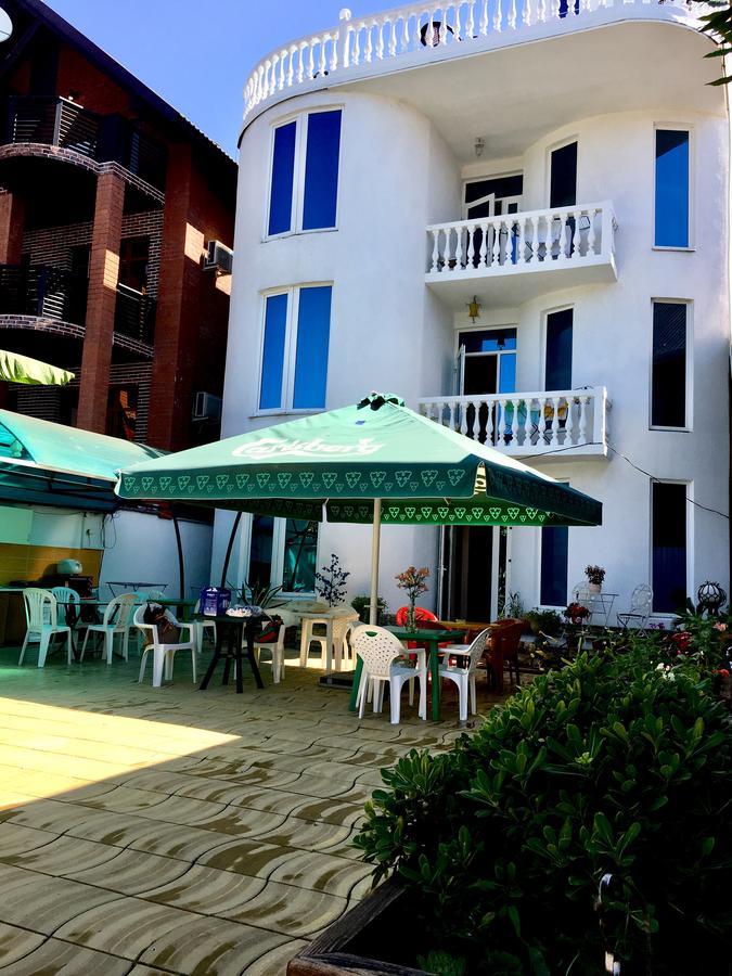 Emiliya Guest House Gagra Exterior photo