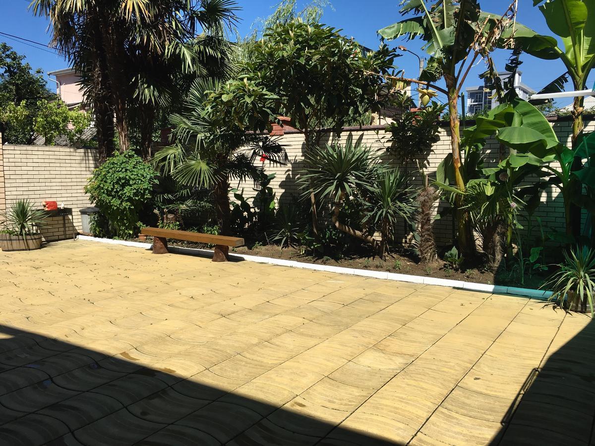 Emiliya Guest House Gagra Exterior photo