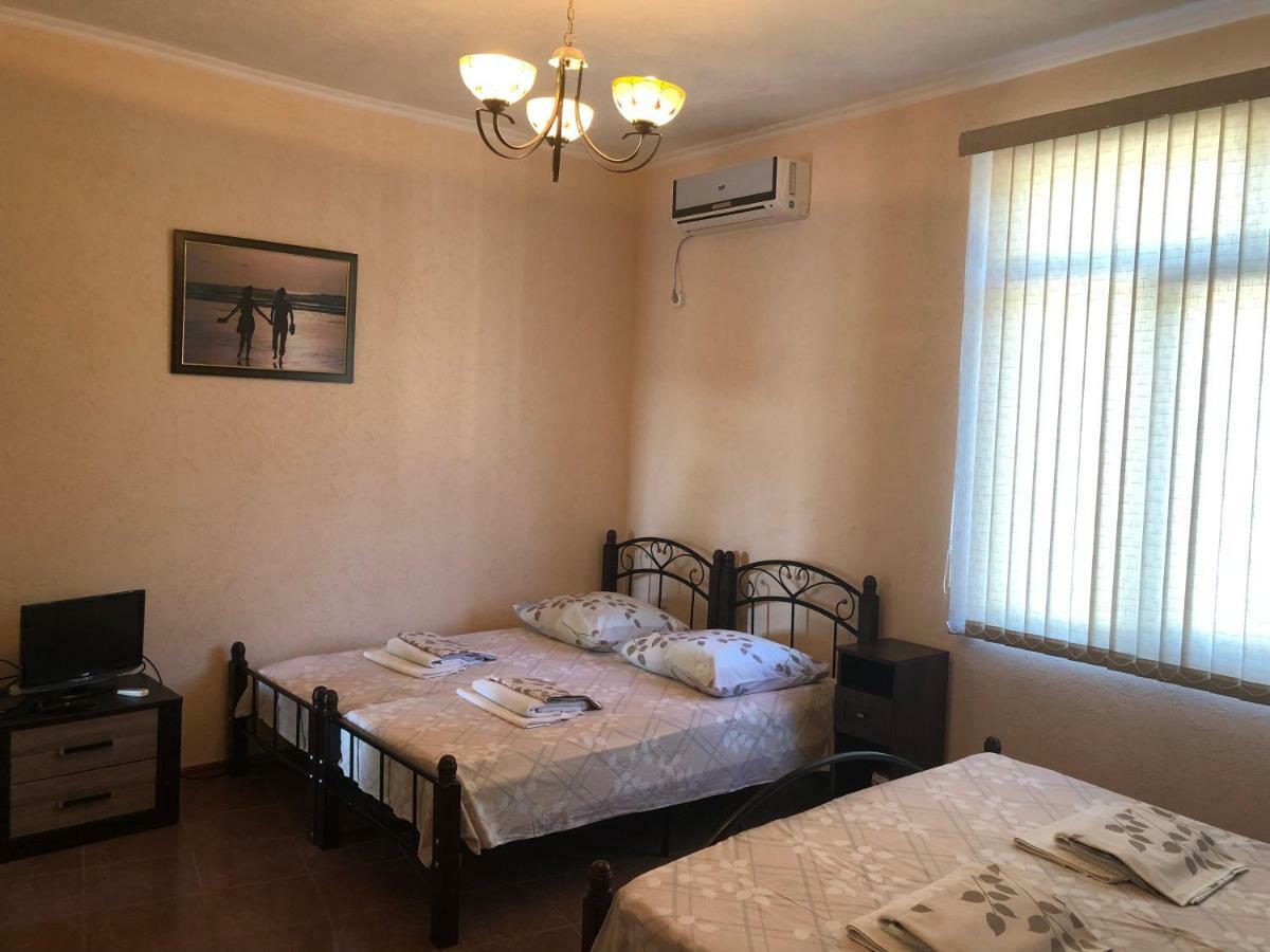 Emiliya Guest House Gagra Exterior photo