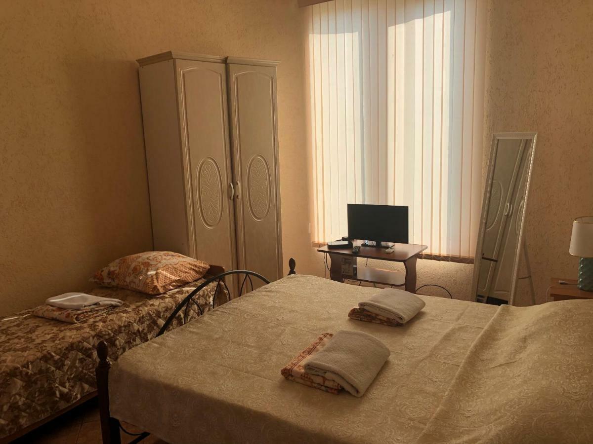 Emiliya Guest House Gagra Exterior photo