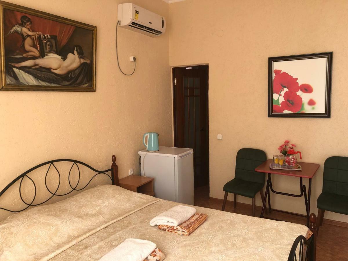 Emiliya Guest House Gagra Exterior photo