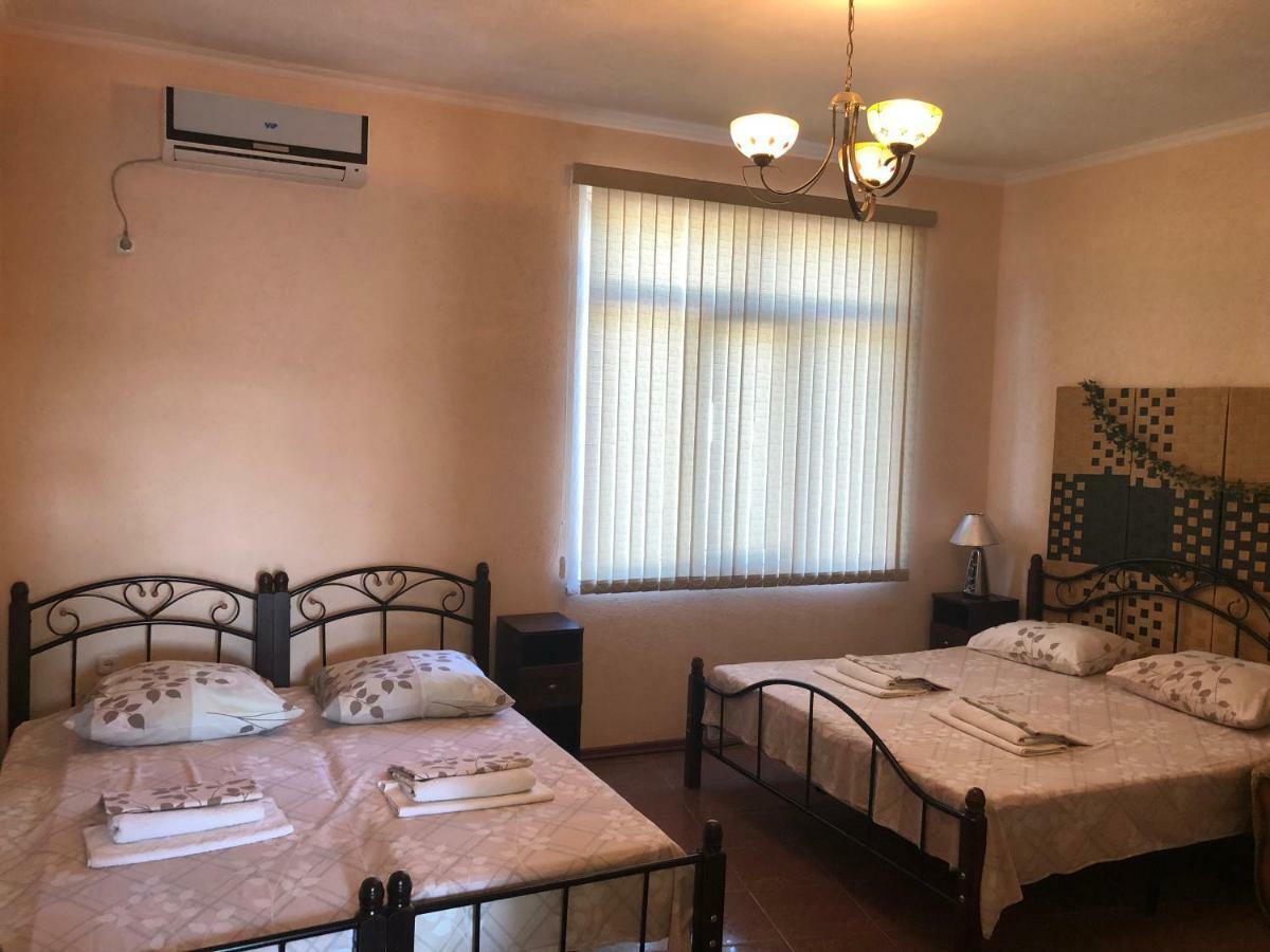 Emiliya Guest House Gagra Exterior photo
