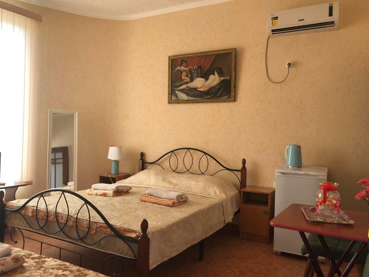 Emiliya Guest House Gagra Exterior photo